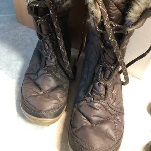Columbia booties never used
